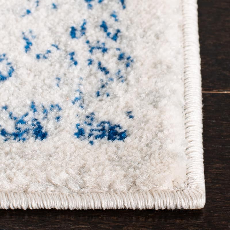 SAFAVIEH Evoke Quinn Vintage Distressed Rug