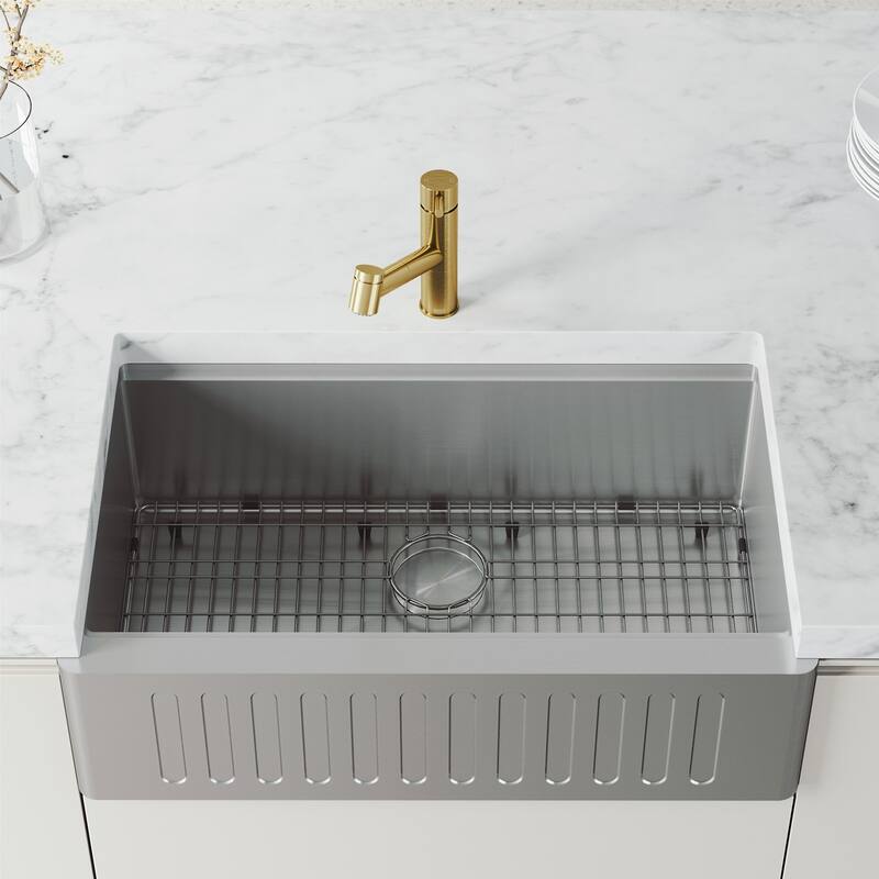 VIGO Branson 9" H Single Handle Pull-Out Sprayer Kitchen Faucet