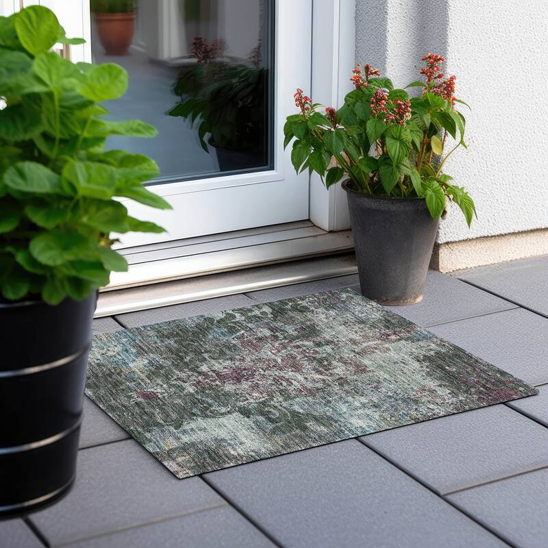Machine Washable Indoor/ Outdoor Chantille Vintage Damask Rug - Fern - 1'8" x 2'6"