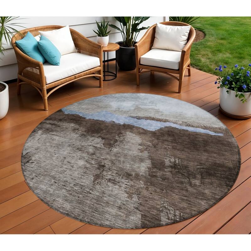 HomeRoots Abstract Transitional Rectangle Outdoor Rug - 8' Round