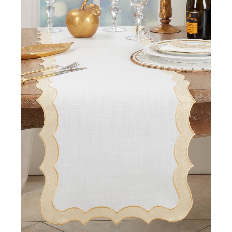Charming Scallop Trim Table Runner