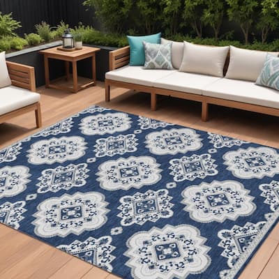HomeRoots Medallion Transitional Rectangle Outdoor Rug