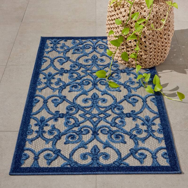 Nourison Aloha Transitional Scroll Indoor/Outdoor Damask Rug