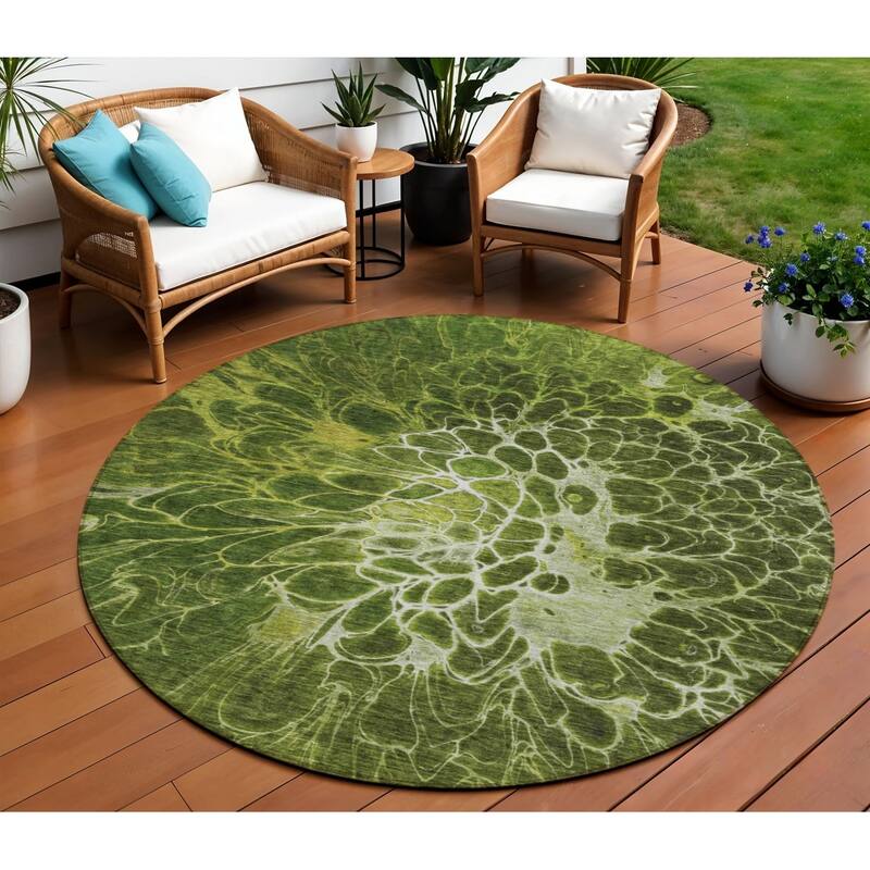 HomeRoots Abstract Transitional Rectangle Outdoor Rug - 8' Round