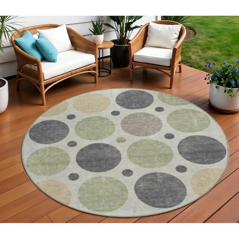 HomeRoots Geometric Transitional Rectangle Outdoor Rug - 8' Round