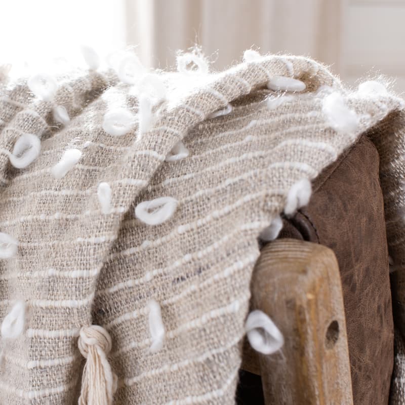 SAFAVIEH Henriqueta 50" x 70" Throw