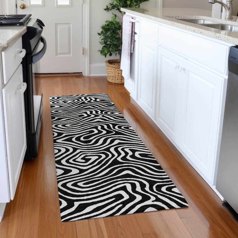 Premium Washable Super Soft Modern Maze Mayfield Rug - Black - 2'3" x 7'6"