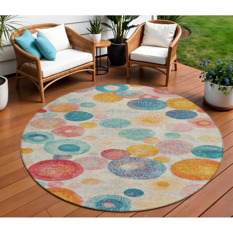HomeRoots Geometric Transitional Rectangle Outdoor Rug - 8' Round