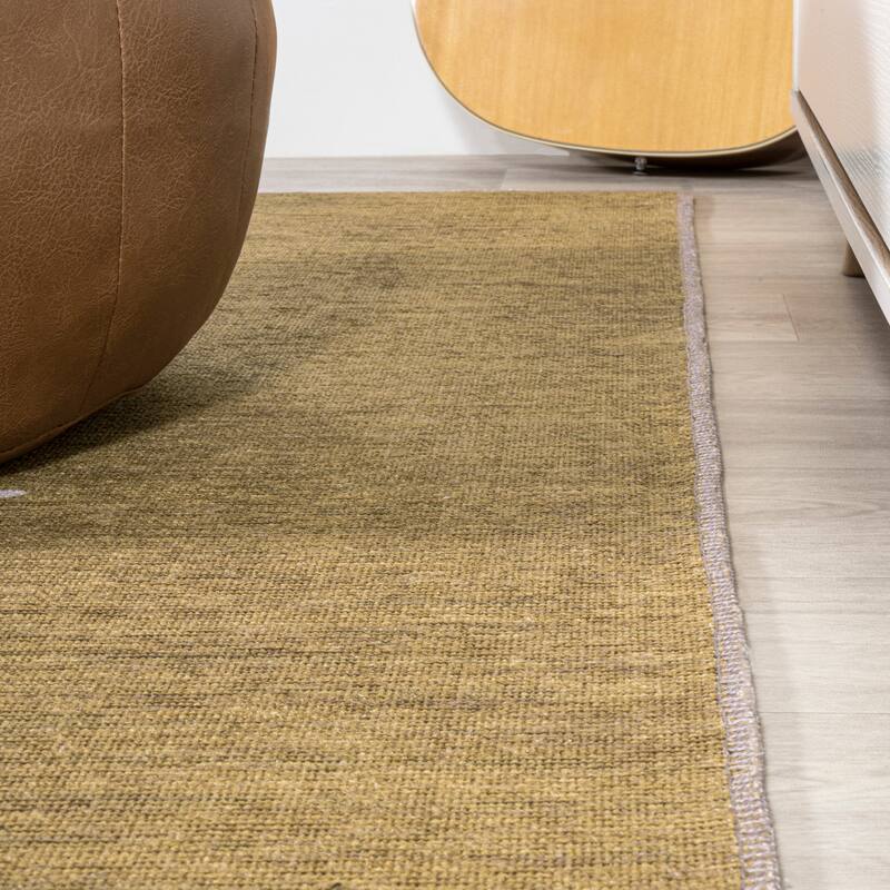 JONATHAN Y Adriel Solid Low-Pile Machine Washable Area Rug