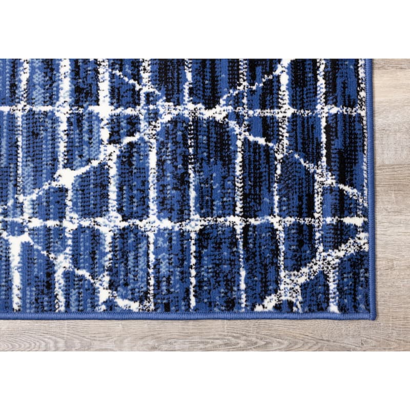 Florence Collection - Blue/Cream Distressed Geometric Rug - 4'7" x 6'7"