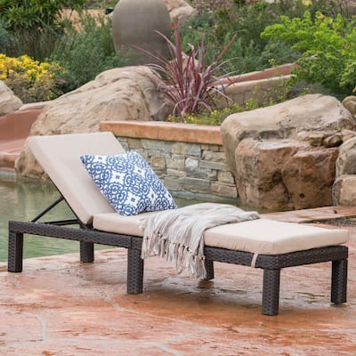 Premium Outdoor Wicker Lounger