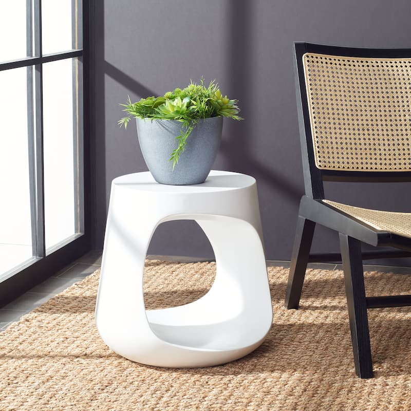 SAFAVIEH Outdoor Geronda Concrete Accent Table - 17.72" W x 17.72" L x 17.72" H - 18Wx18Dx18H - Ivory