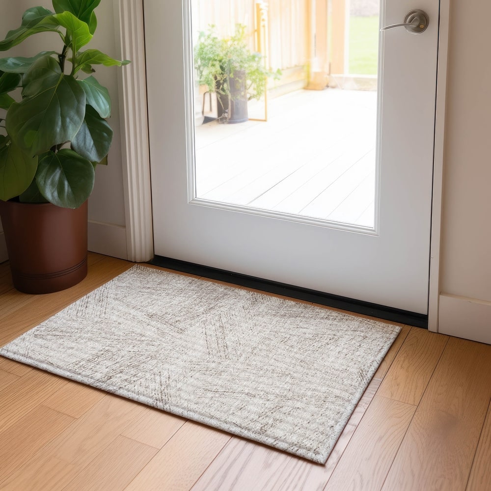 Machine Washable Indoor/ Outdoor Solid Geo Chantille Rug