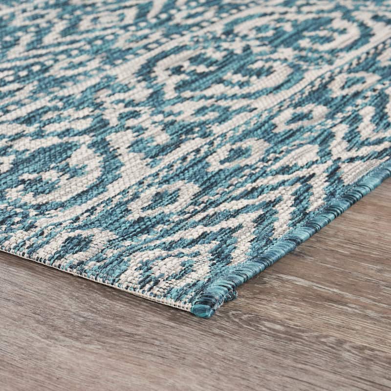 Sevita Entwined Geometric Indoor/Outdoor Accent Rug