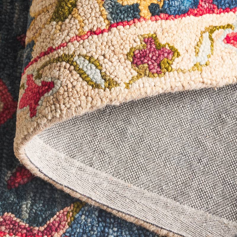 SAFAVIEH Handmade Aspen Miloranka Boho Floral Wool Rug