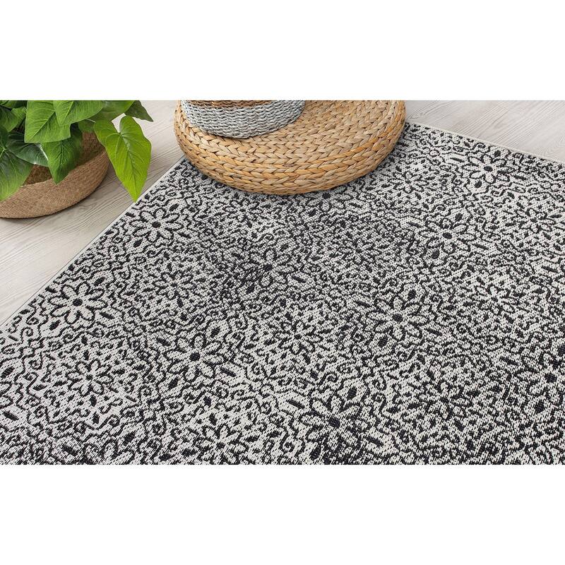 World Rug Gallery Contemporary Flowers Indoor/Outdoor Area Rug