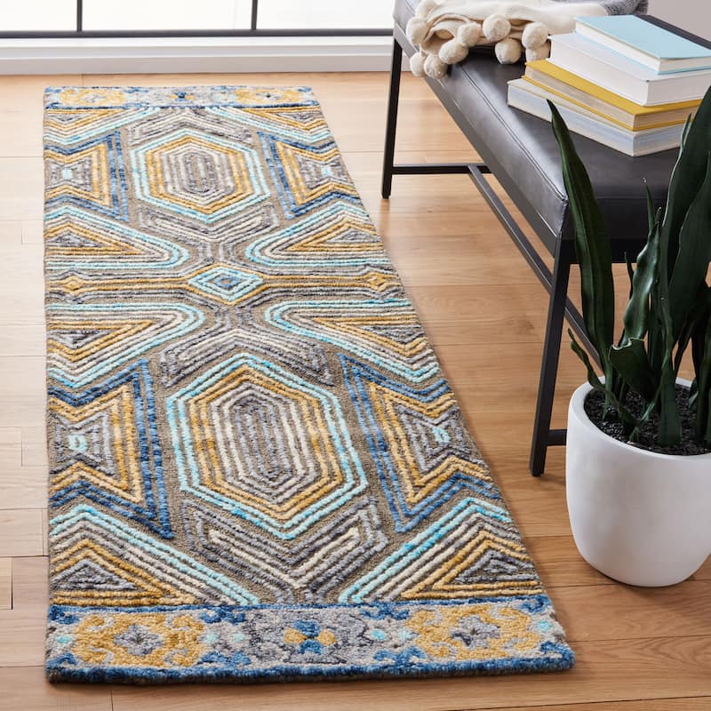 SAFAVIEH Handmade Trace Cristal Geometric Wool Rug - 2'3" x 8' Runner - Grey/Beige