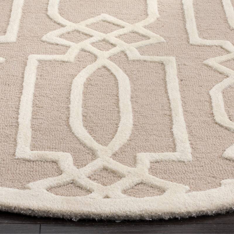 SAFAVIEH Handmade Bella Sakurako Modern Floral Wool Rug