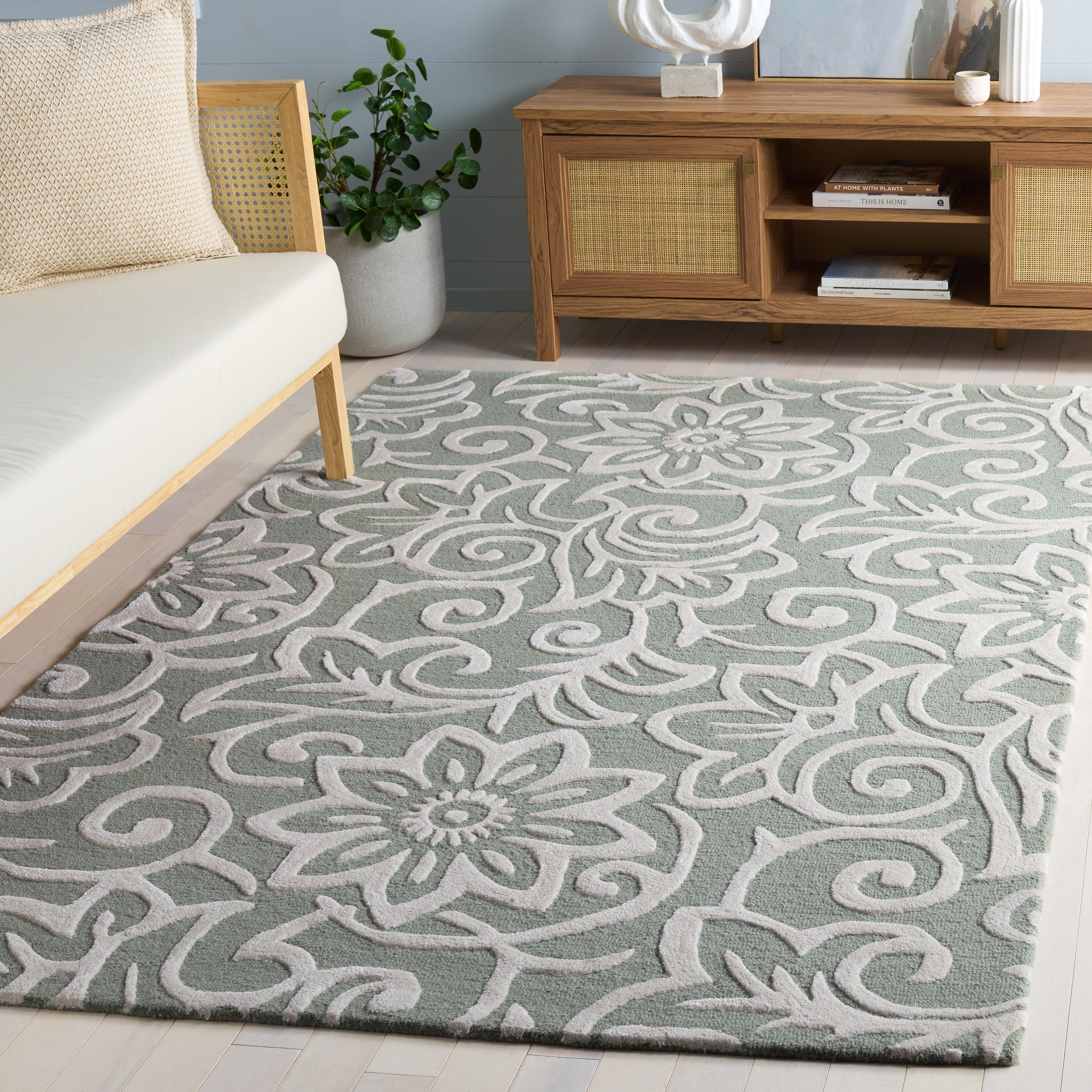 SAFAVIEH Handmade Glamour Aneke Floral Wool Rug