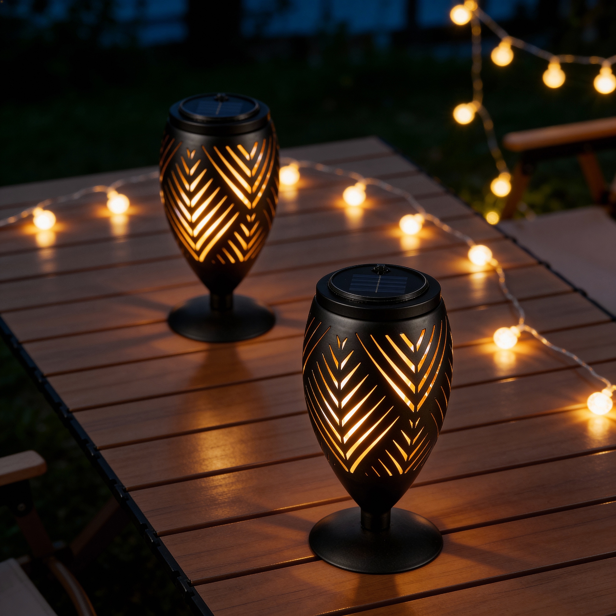 Glitzhome Set of 2 or 4 Metal Cutout Geometric Pattern Solar