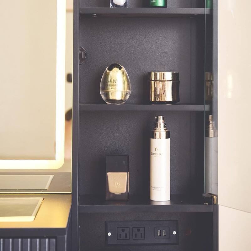 Fluted Makeup Vanity Desk with LED Lights & Outlet, 5 Drawers, 3 Light Modes