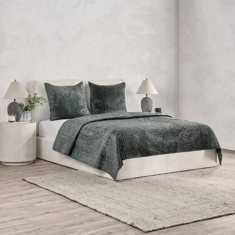 Villa by Classic Home Dimitry 3-Piece Velvet Quilt Set - Queen - Bay Green