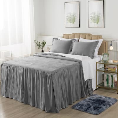 Pleated Ruffle Skirt Bedspread with a Rug