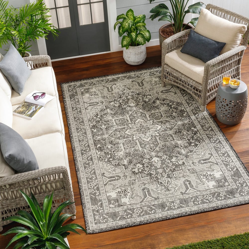 Livabliss Ravello Traditional Persian Indoor/ Outdoor Area Rug