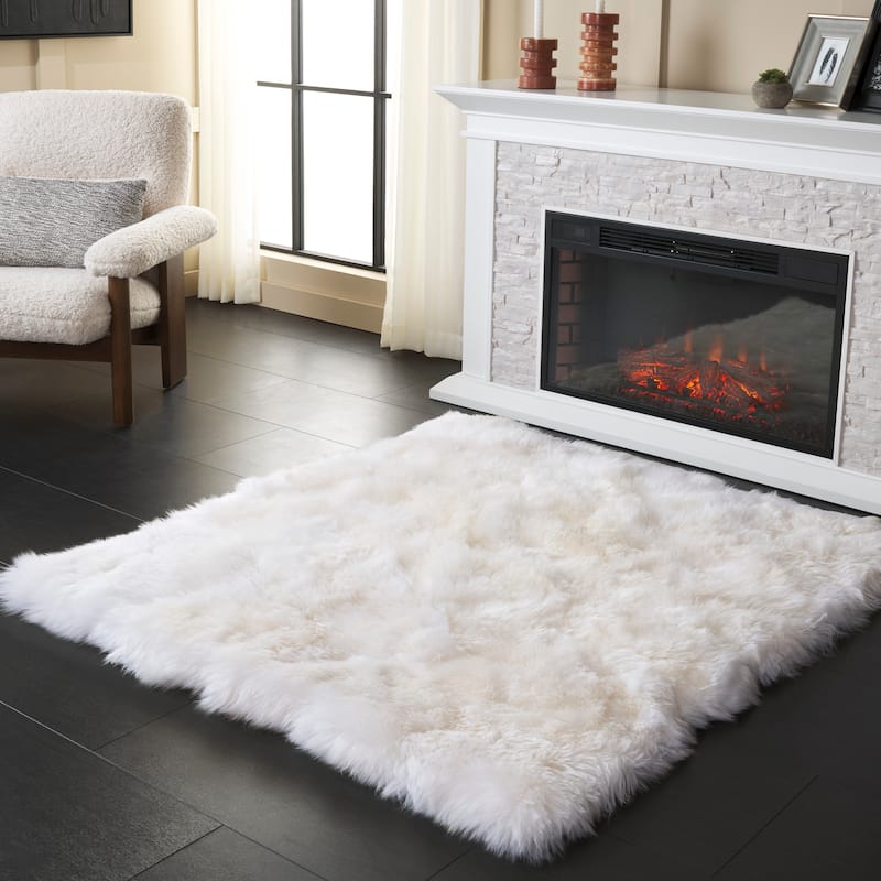 SAFAVIEH Handmade Sheepskin Brittnie Genuine Pelt Rug