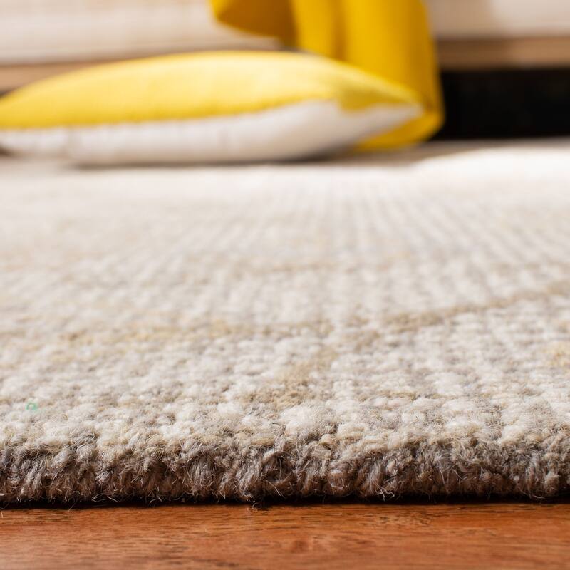 SAFAVIEH Handmade Abstract Gunjan Modern Wool Rug