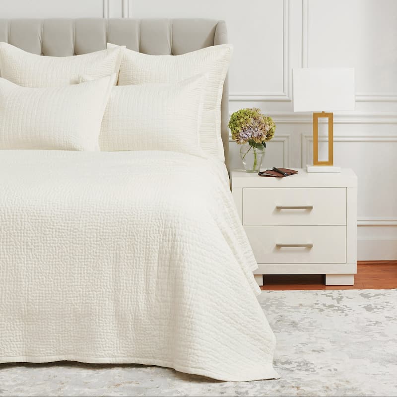 Willa Ivory Queen Quilt
