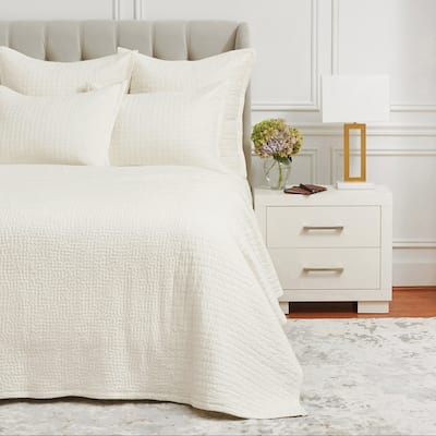 Willa Ivory Queen Quilt