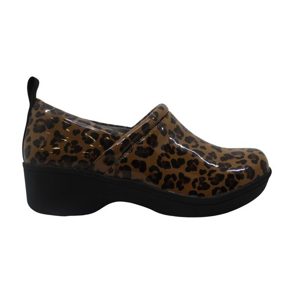 closed toe clogs