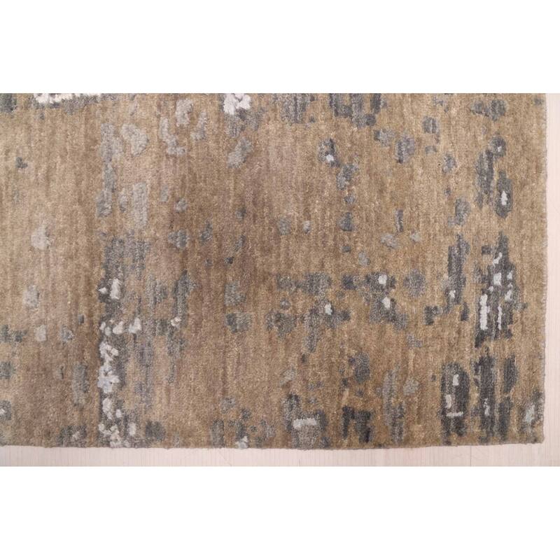 ECARPETGALLERY Hand-knotted Legacy Taupe Silk, Wool Rug - 2'5 x 10'1