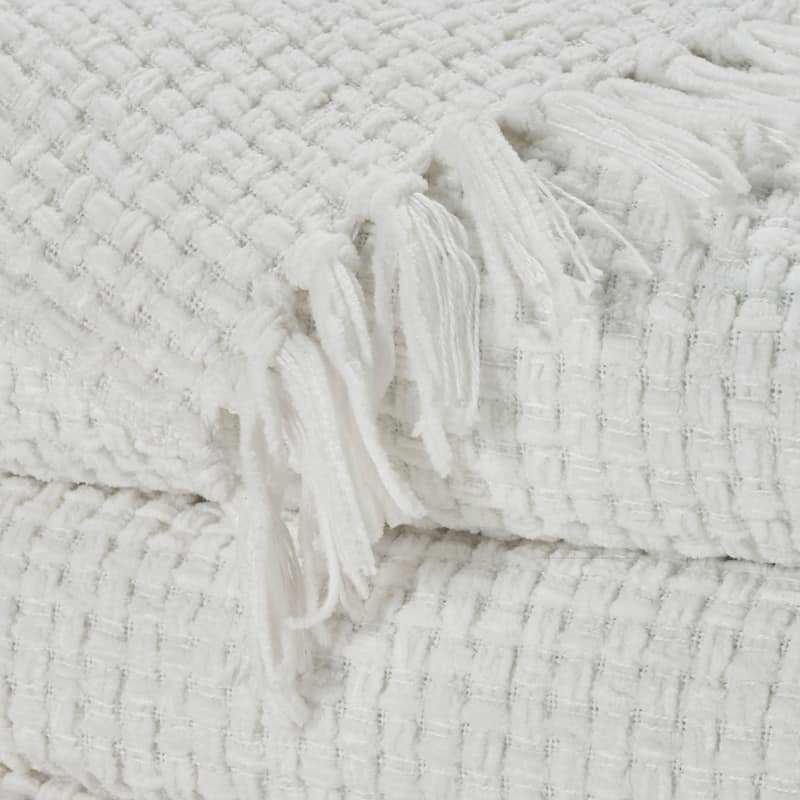 Mina Victory Lifestyle ZH225 Woven Chenille 70" x 103" White Indoor
