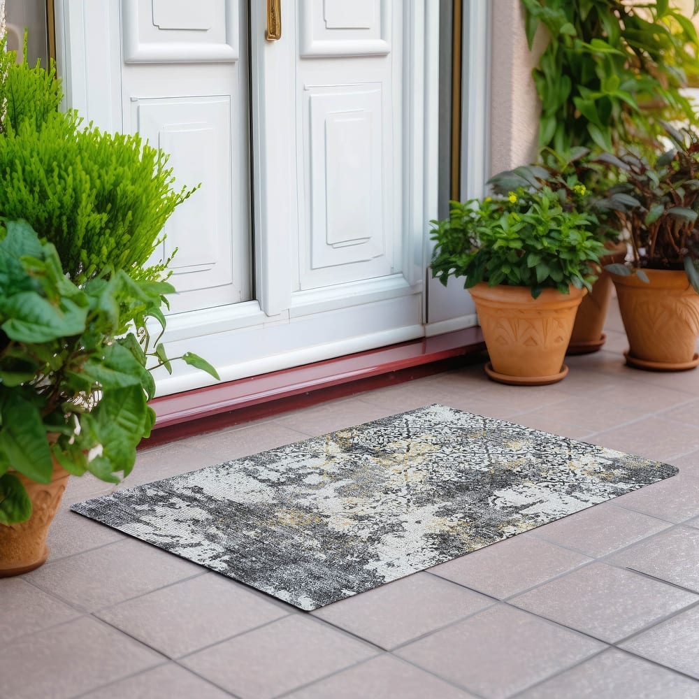 Machine Washable Indoor/ Outdoor Chantille Distressed Traditional Rug