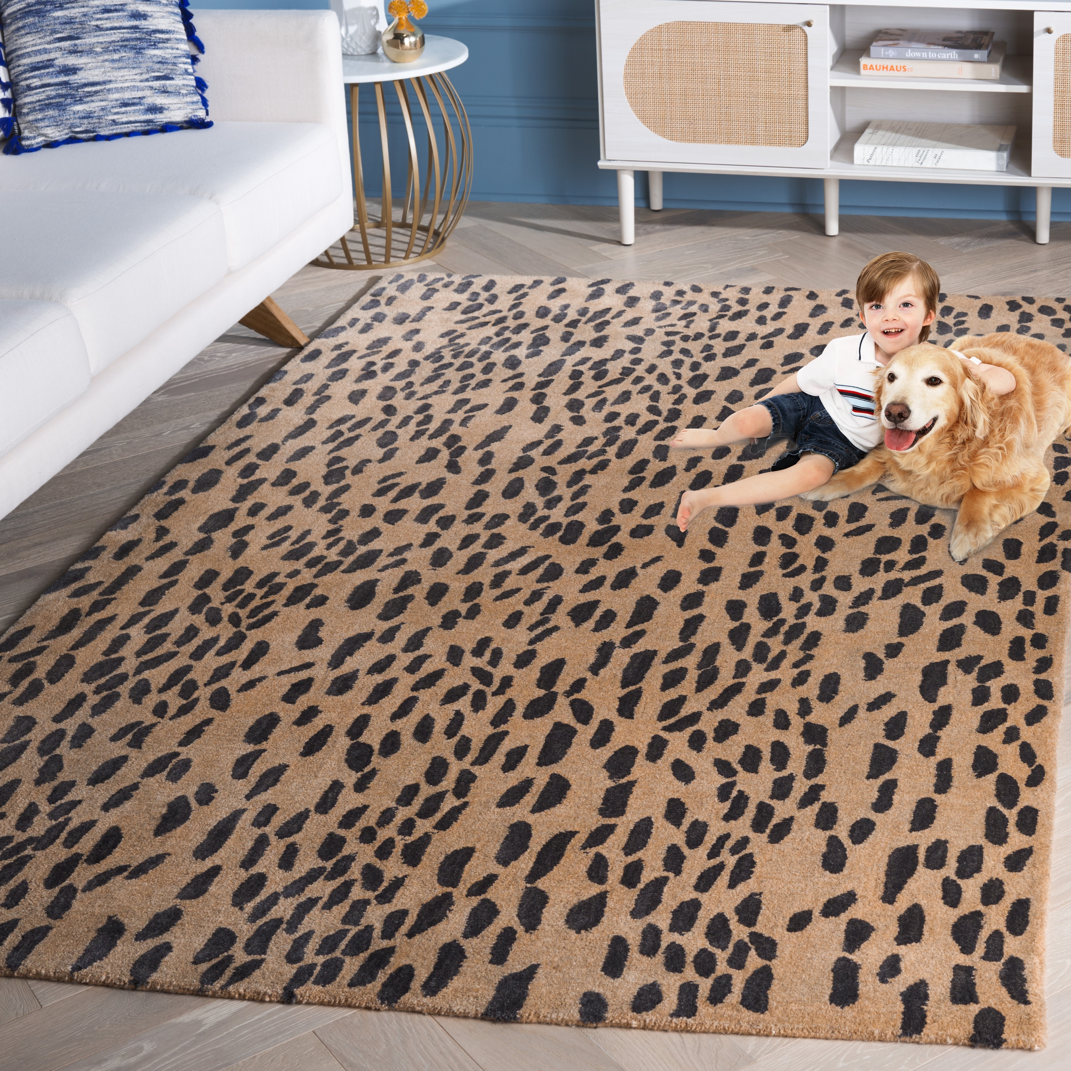 SAFAVIEH Handmade Soho Shenna Leopard N.Z. Wool Rug - Overstock