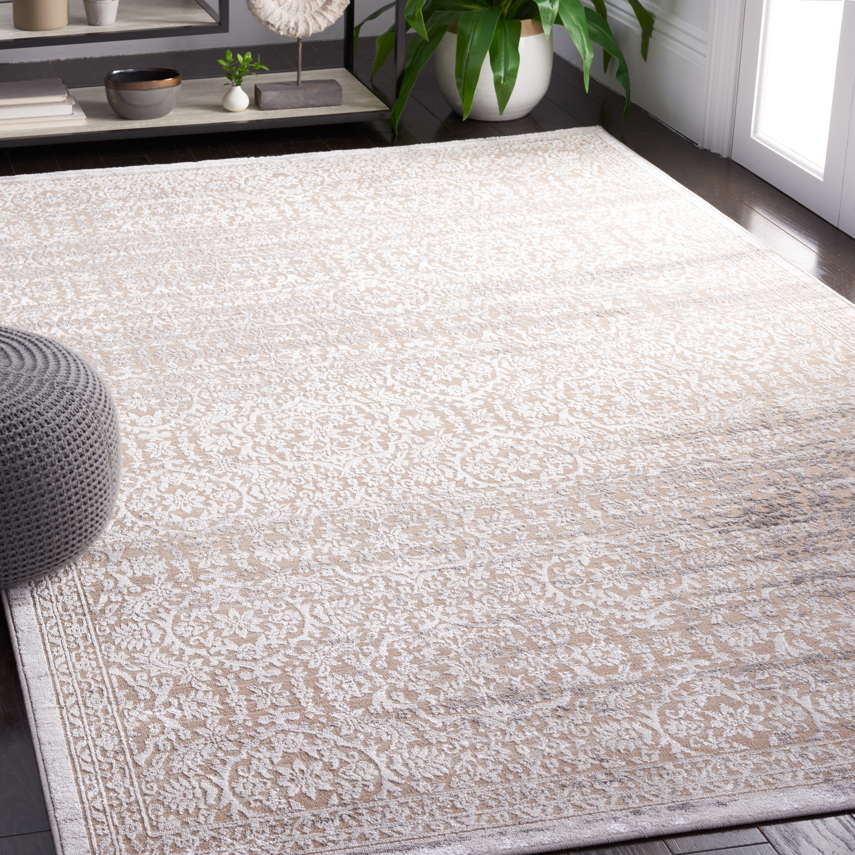 SAFAVIEH Amelia Guenievre Abstract Distressed Rug