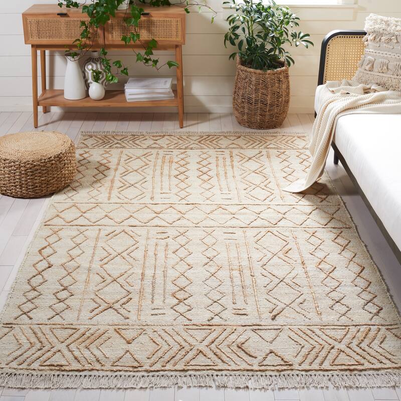 SAFAVIEH Handmade Natural Fiber Ilsegret Boho Jute Fringe Rug - 4' x 6' - Natural/Beige