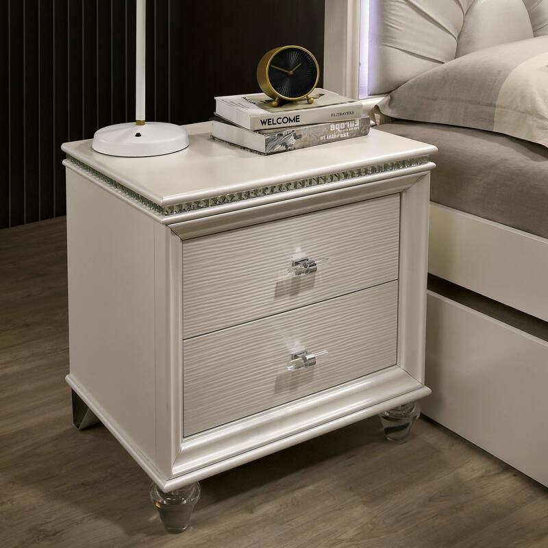 Ving Glam Pearl White Wood 3-piece Panel Bedroom Set with 2 Nightstands by Furniture of America