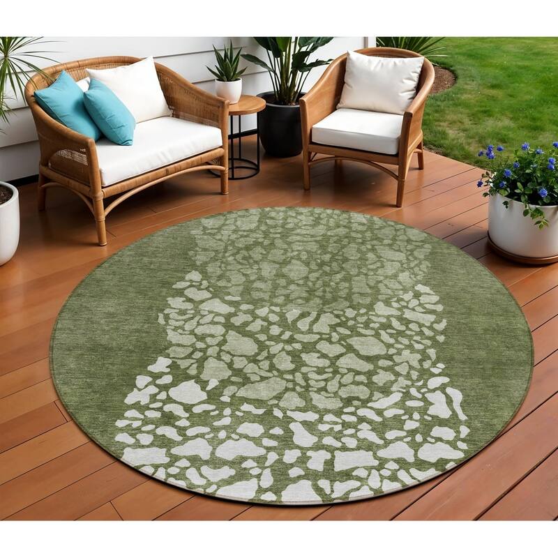 HomeRoots Abstract Transitional Rectangle Outdoor Rug - 8' Round