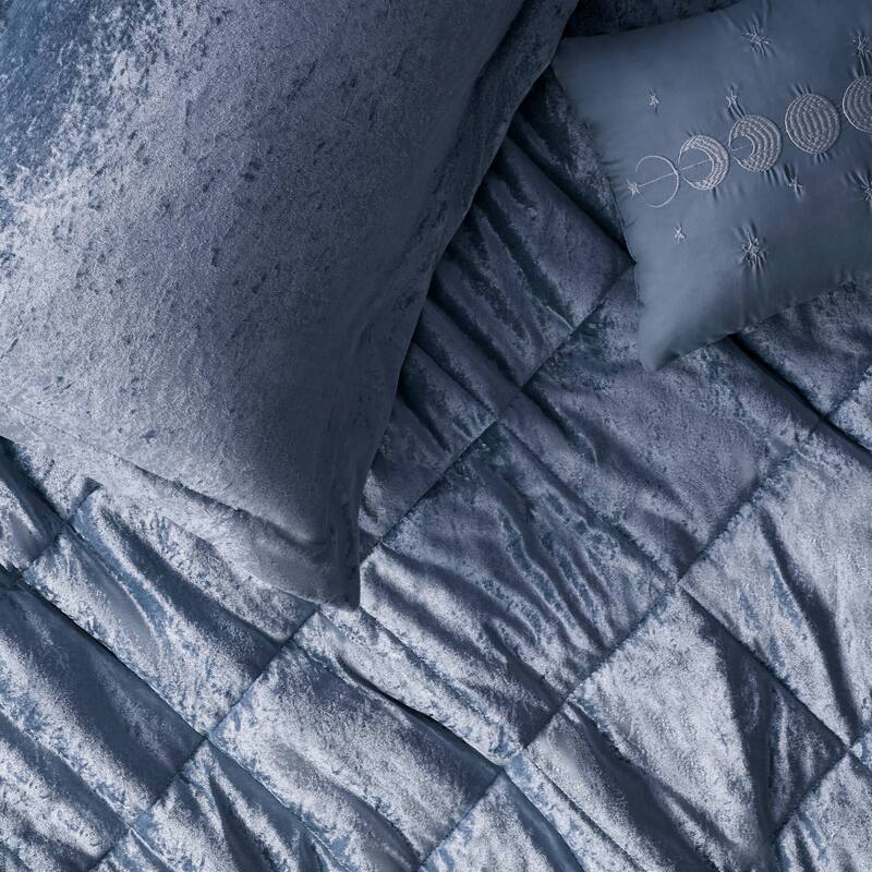 Intelligent Design Isabel Velvet Comforter Set