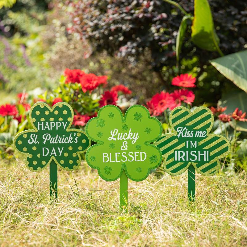 Glitzhome Set of 3 Wooden St. Patrick's Shamrocks Yard Stakes