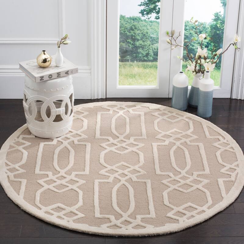 SAFAVIEH Handmade Bella Sakurako Modern Floral Wool Rug - 5' Round - Sand/Ivory