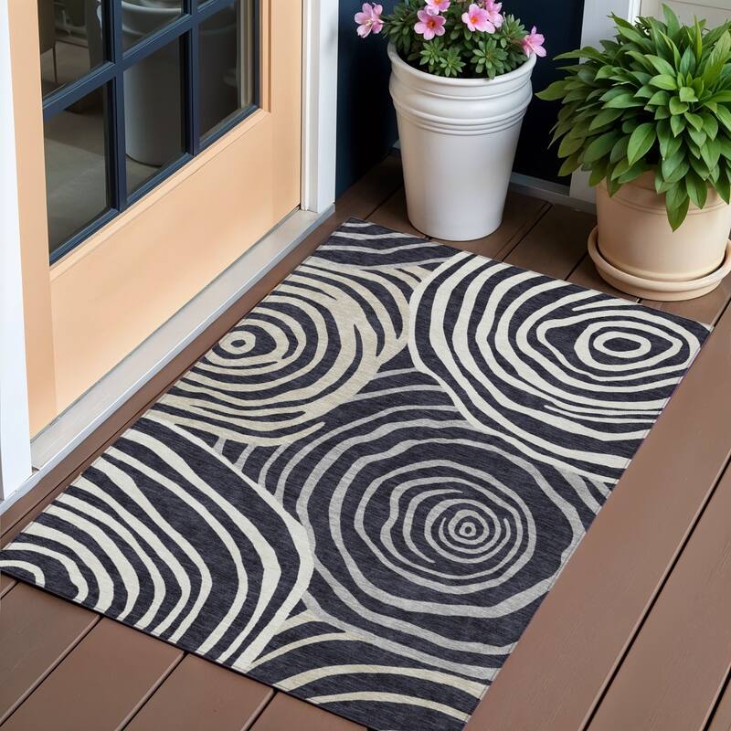 HomeRoots Abstract Transitional Rectangle Outdoor Rug - 3' x 5'
