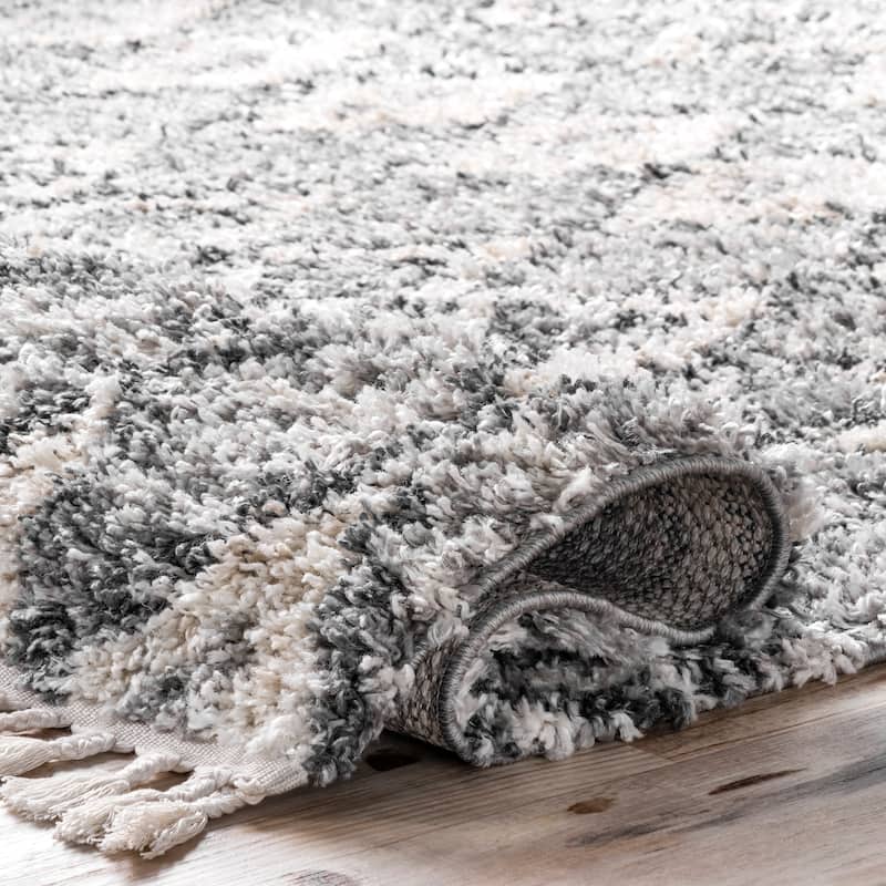 Nuloom Yani Soft & Cozy Diamond Shag Tassel Area Rug