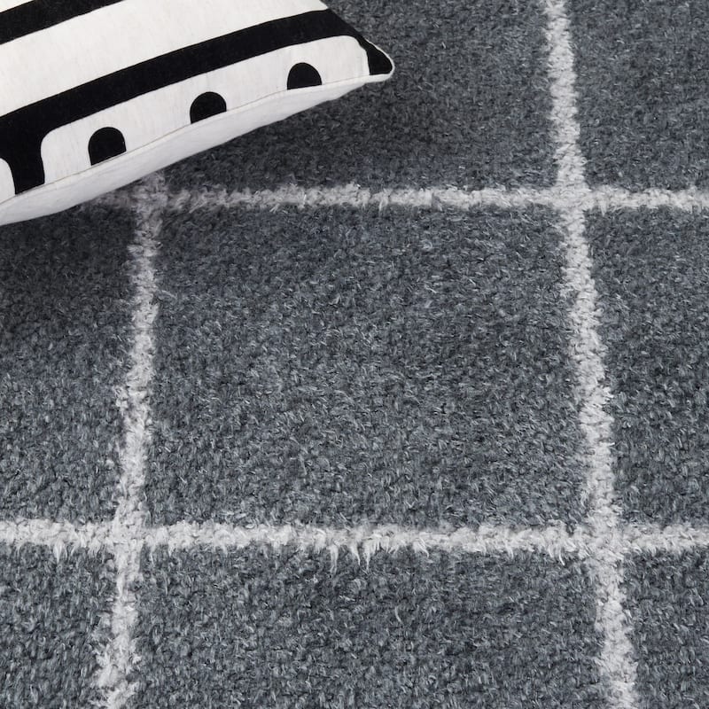 SAFAVIEH Norway Shag Hilah Checkered Grid 1.2-inch Thick Rug