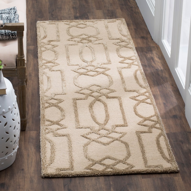 SAFAVIEH Handmade Bella Sakurako Modern Floral Wool Rug - 2'6" x 4' - Sand/Brown