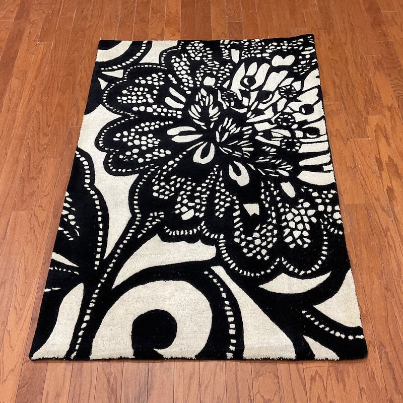 HERAT ORIENTAL Handmade Floral-Lace Graphic Wool Rug - 3'6" x 5' - Ivory/Black
