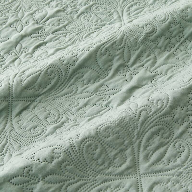 Premium Intricate Pinsonic Microfiber Quilt Set With Shams